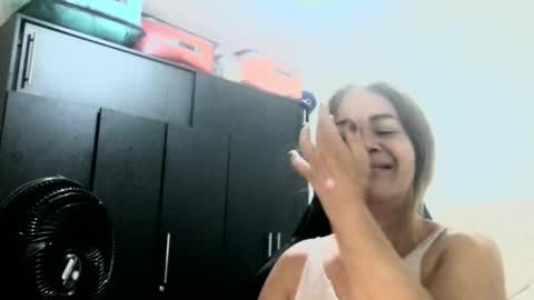 Snapshot of sanddi_milff chatting on 21, 5, 2026 Sanddi online show from 21, 5, 2026