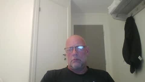 Snapshot of sandnesrune523 chatting on 15, 4, 2026 sandnesrune523 online show from 15, 4, 2026