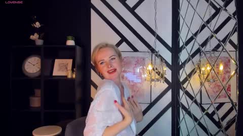 Sandra online show from 9, 2, 2025