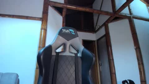 santi_twink19 online show from 10, 2, 2026