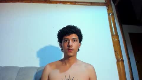 santi_twink19 online show from 28, 5, 2026