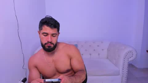 santiago_huntt online show from 18, 12, 2024