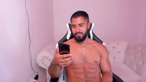 santiago_huntt online show from 20, 2, 2025