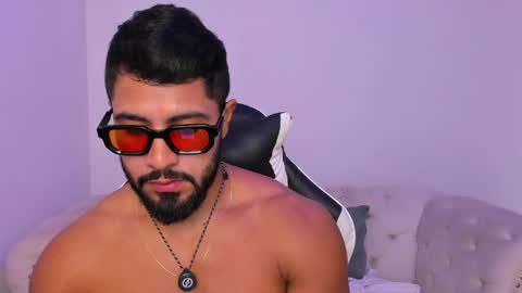 santiago_huntt online show from 4, 4, 2026