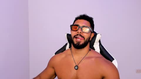 santiago_huntt online show from 6, 4, 2026