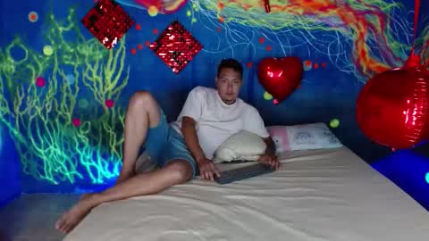 Snapshot of santiago_n_adrian chatting on 22, 9, 2025 santiago_n_adrian online show from 22, 9, 2025