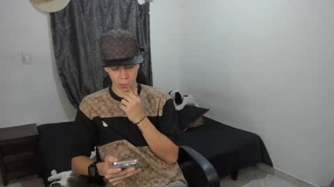 Julius Novachrono  online show from 4, 4, 2026