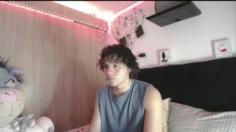 Santii online show from 15, 4, 2026