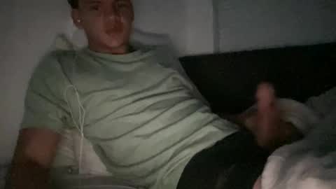 Snapshot of santostreamrcash chatting on 17, 11, 2025 santostreamrcash online show from 17, 11, 2025