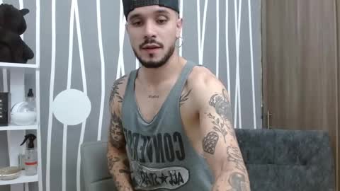 Snapshot of santti_torres chatting on 10, 10, 2025 Santy Torres online show from 10, 10, 2025