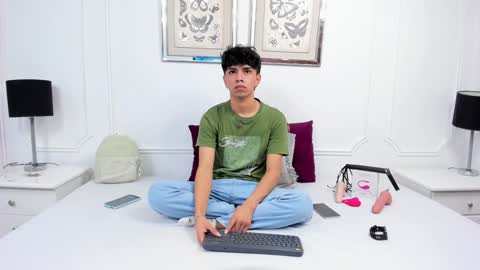 Santiago Carrington online show from 3, 1, 2025