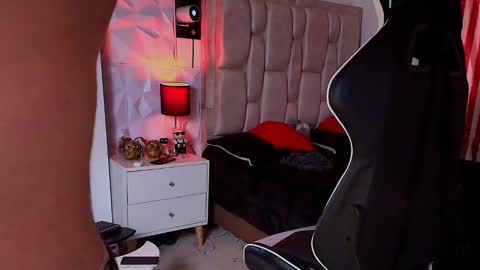 Santyago online show from 13, 2, 2025