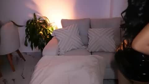 Sara  online show from 4, 11, 2025