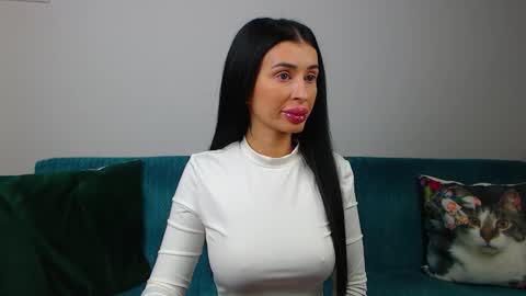 Im Sara I am happy to be here  online show from 4, 10, 2025