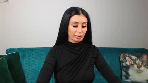 Im Sara I am happy to be here  online show from 14, 12, 2025