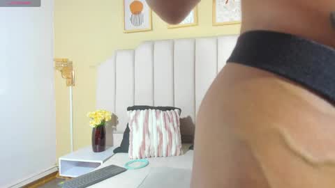 sara_hannks online show from 30, 4, 2026