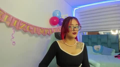 sara_red_x online show from 15, 4, 2026