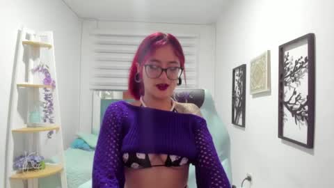 sara_red_x online show from 22, 4, 2026