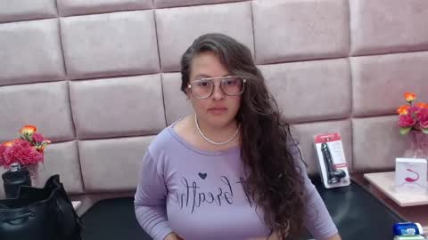 Snapshot of sara_thonson_ chatting on 9, 2, 2025 sara_thonson_ online show from 9, 2, 2025