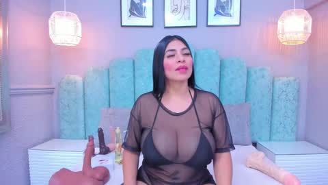 Snapshot of sara_vanegas1 chatting on 8, 1, 2025 Sara online show from 8, 1, 2025