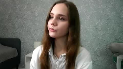 Snapshot of sara_whooops chatting on 4, 10, 2025 Im Sara online show from 4, 10, 2025