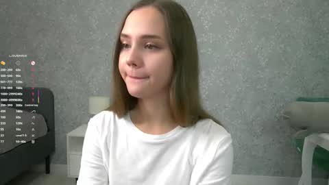 Snapshot of sara_whooops chatting on 5, 10, 2025 Im Sara online show from 5, 10, 2025