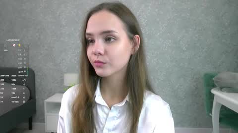 Snapshot of sara_whooops chatting on 9, 10, 2025 Im Sara online show from 9, 10, 2025