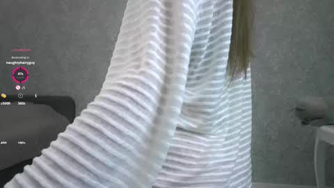 Snapshot of sara_whooops chatting on 12, 11, 2025 Im Sara online show from 12, 11, 2025