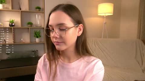 Snapshot of sara_whooops chatting on 22, 12, 2025 Im Sara online show from 22, 12, 2025