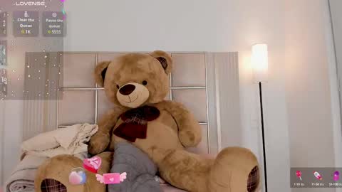 Snapshot of saraa_milleer chatting on 12, 2, 2025 Sara Miller online show from 12, 2, 2025