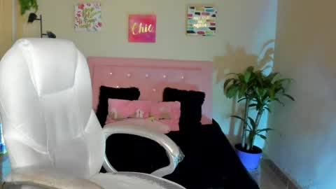 Sarah Ramirez online show from 26, 2, 2025