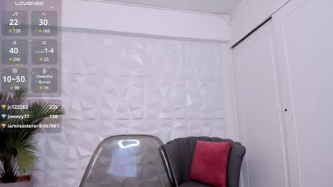 Snapshot of saraamills chatting on 22, 12, 2024 Sara online show from 22, 12, 2024