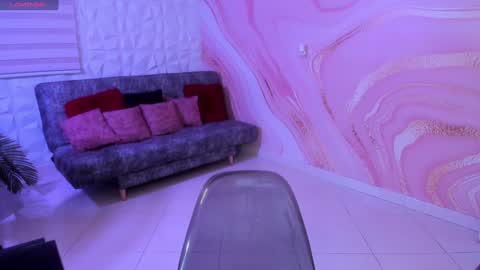 Snapshot of saraamills chatting on 4, 1, 2025 Sara online show from 4, 1, 2025