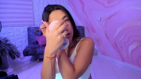 Snapshot of saraamills chatting on 6, 1, 2025 Sara online show from 6, 1, 2025