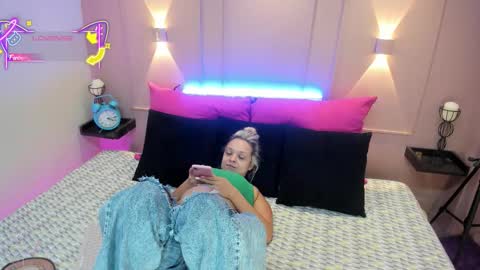 SaraAvila  online show from 15, 9, 2025