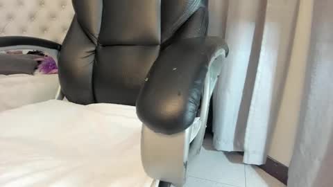   online show from 30, 1, 2025