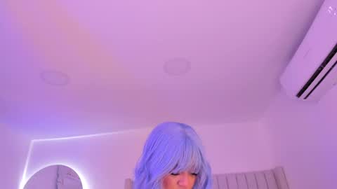 Sarah Bonneth online show from 11, 3, 2025