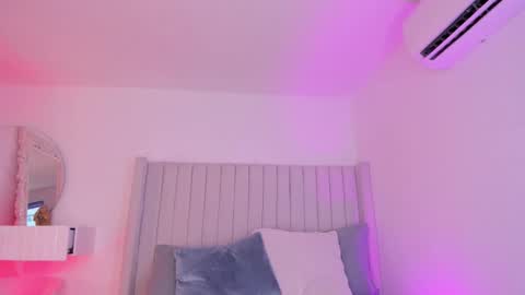 Sarah Bonneth online show from 7, 1, 2026