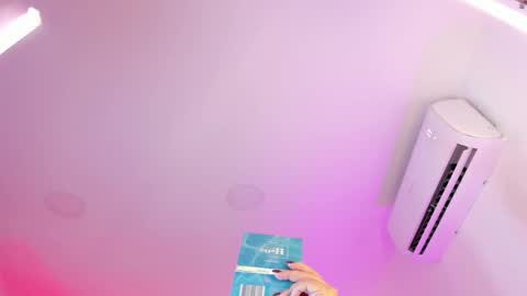 Snapshot of sarah_bonneth chatting on 6, 2, 2026 Sarah Bonneth online show from 6, 2, 2026