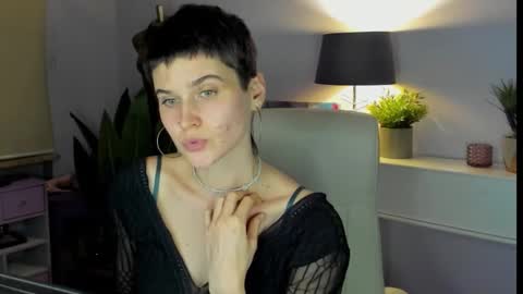 Snapshot of sarah_desire01 chatting on 28, 10, 2025 Sarah online show from 28, 10, 2025