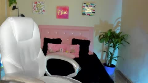 Sarah Ramirez online show from 26, 2, 2025