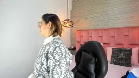 Sarah Deyvis online show from 1, 10, 2025