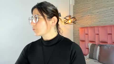 Sarah Deyvis online show from 7, 10, 2025