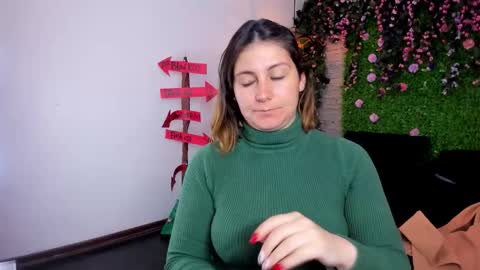 Sarah Deyvis online show from 5, 11, 2025