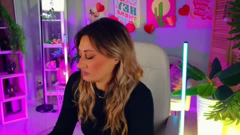 Divine Sarah NONUDE model online show from 2, 4, 2026