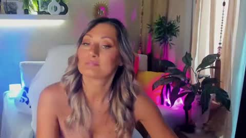 Snapshot of sarahholly chatting on 19, 6, 2026 Divine Sarah NONUDE model online show from 19, 6, 2026