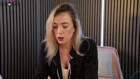 Sarahjadore online show from 12, 2, 2026