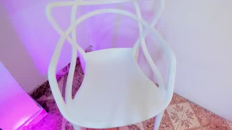 Sarahnovoa  online show from 16, 11, 2025