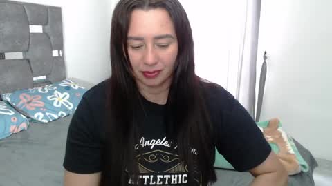 Snapshot of sarahott_1 chatting on 15, 5, 2026 Lia online show from 15, 5, 2026