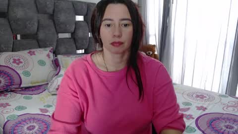 Snapshot of sarahott_1 chatting on 19, 5, 2026 Lia online show from 19, 5, 2026